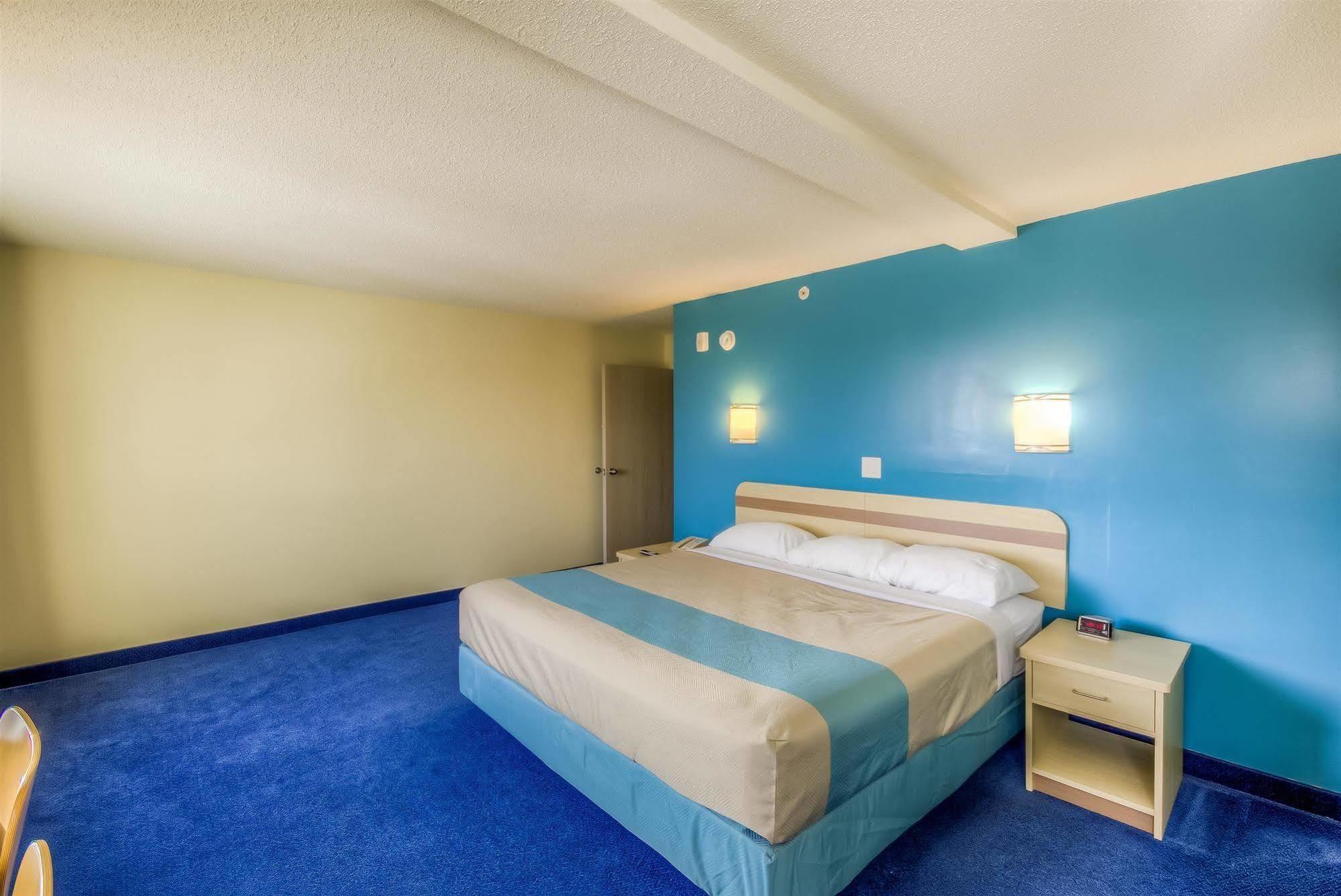 Aurora Inn Estevan Exterior foto