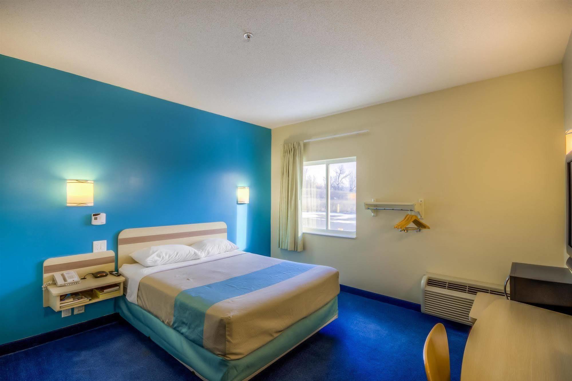 Aurora Inn Estevan Exterior foto