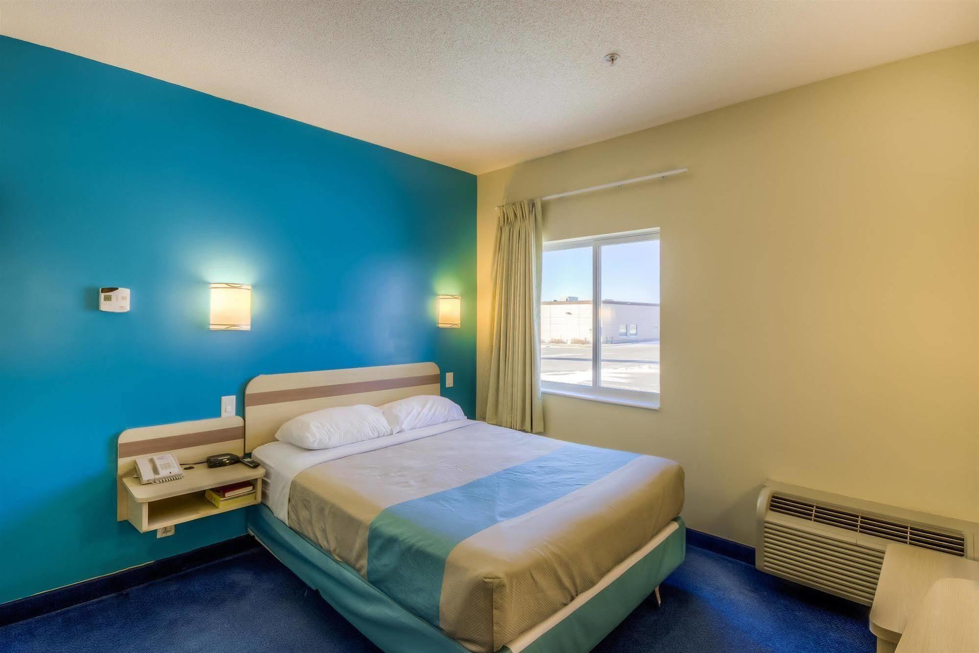 Aurora Inn Estevan Exterior foto