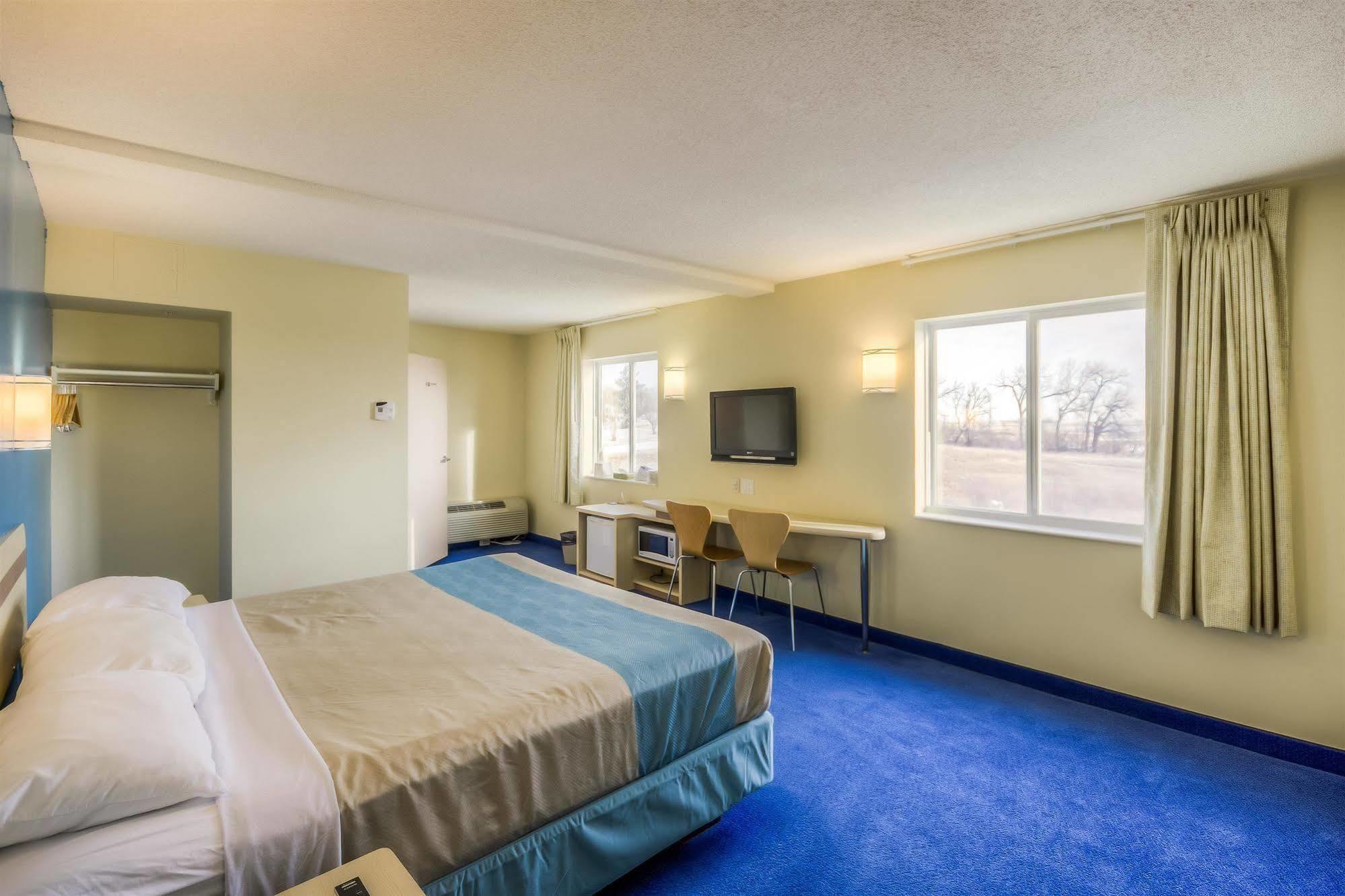 Aurora Inn Estevan Exterior foto