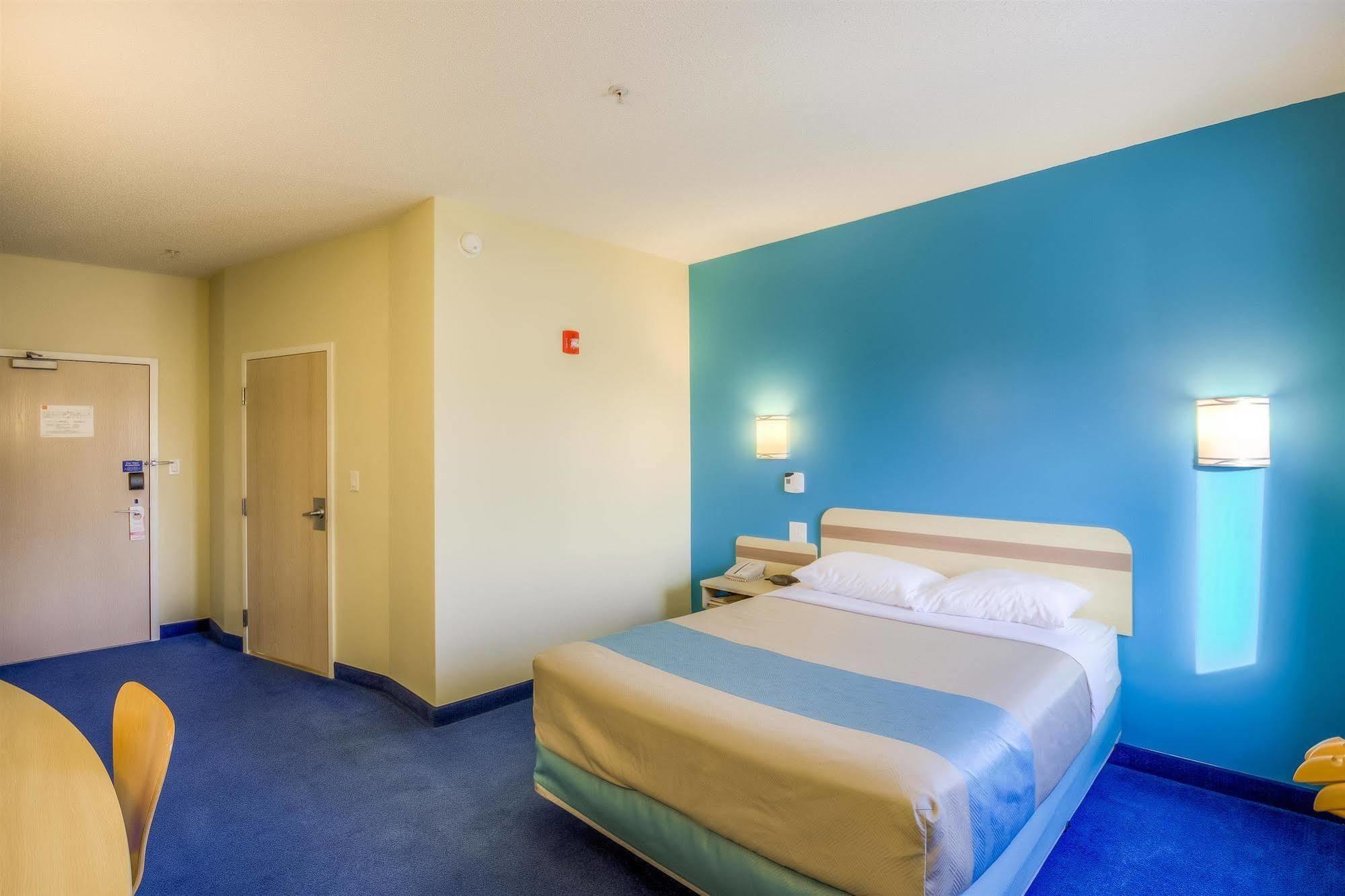 Aurora Inn Estevan Exterior foto